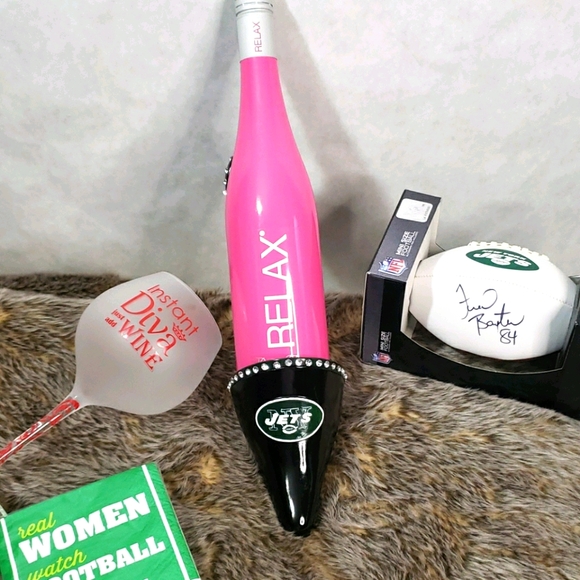 New York Jets Decorative Shoe Wine Bottle Holder - Picture 2 of 8